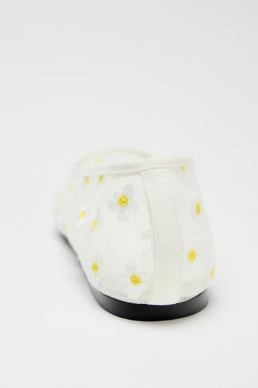 BALLERINES EN MESH À FLEURS - blanc de Zara - Image 5