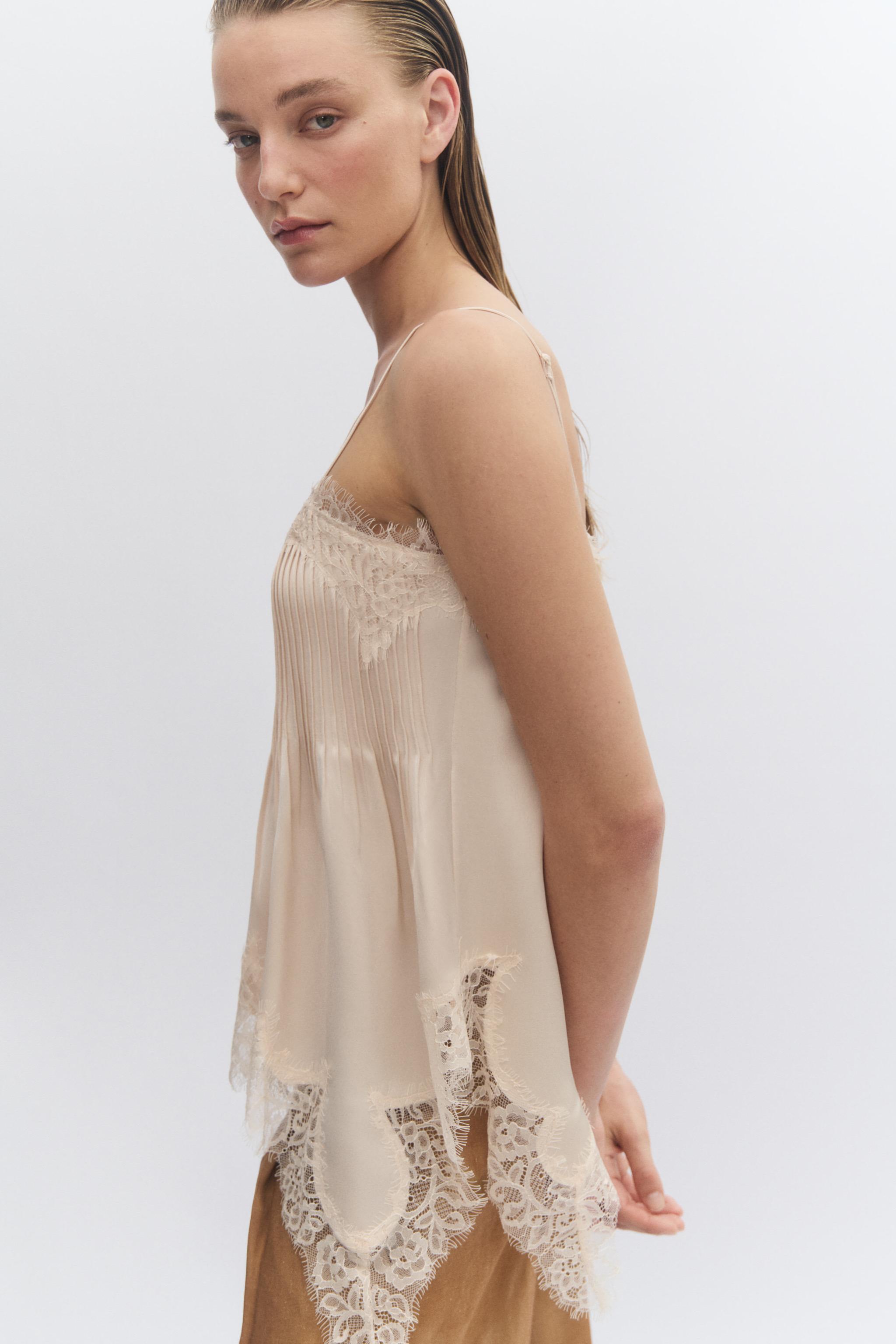 【本日限定値引き】zara レーストリムキャミソールトップス ピンクベージュ ZW COLLECTION レーストリム キャミソールトップス - ピンクベージュ