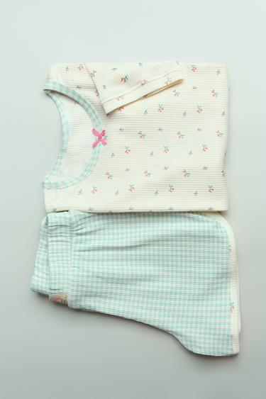 Zara Ekru - 6-14 YAŞ/ PÖTİKARELİ VE ÇİÇEK DESENLİ TİŞÖRT VE BERMUDA PİJAMA TAKIMI