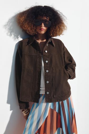 CAZADORA BOLSILLOS PLASTRÓN - Marrón de Zara