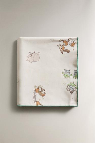 CHILDREN'S RESIN-COATED TOY STORY © DISNEY/PIXAR TABLECLOTH - متعدد الألوان الخاص بـ Zara