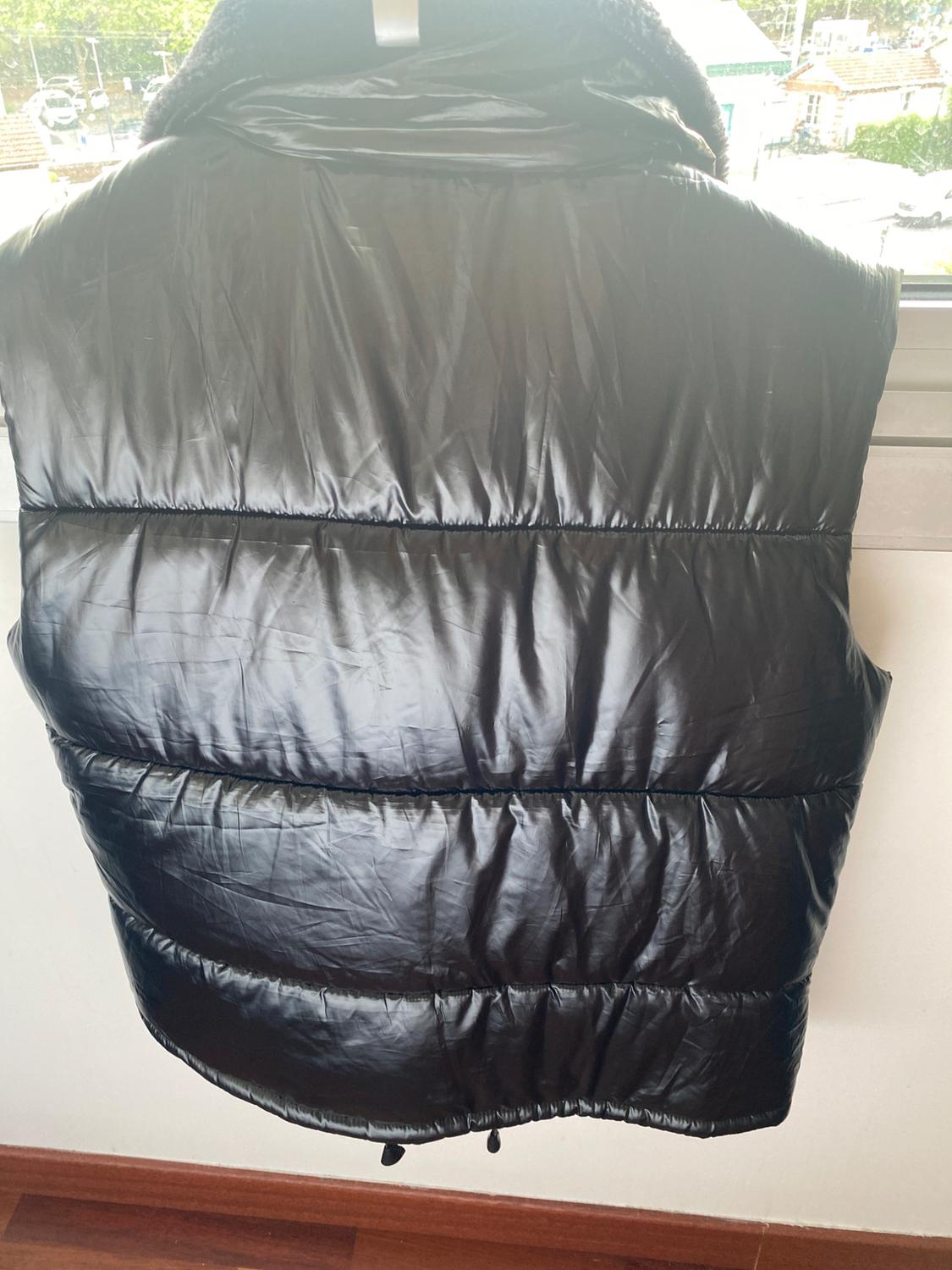GLOSSY PUFFER GILET - Image 2