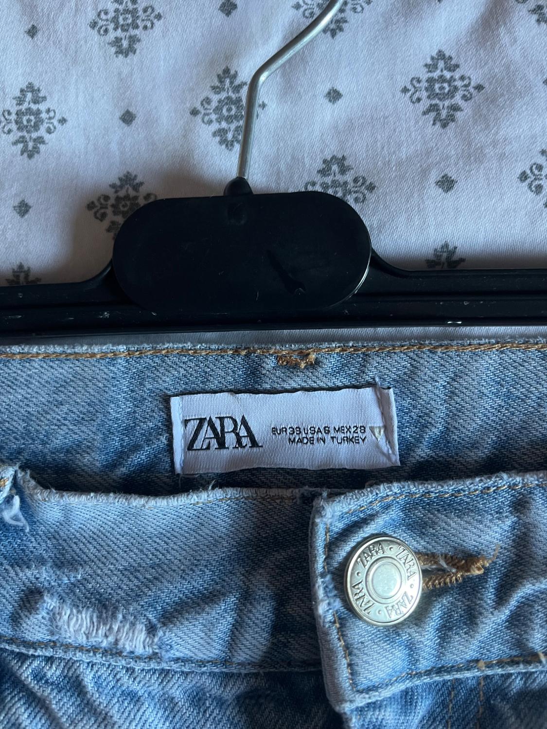 Z1975 STRAIGHT CROPPED RIPPED JEANS - Image 4