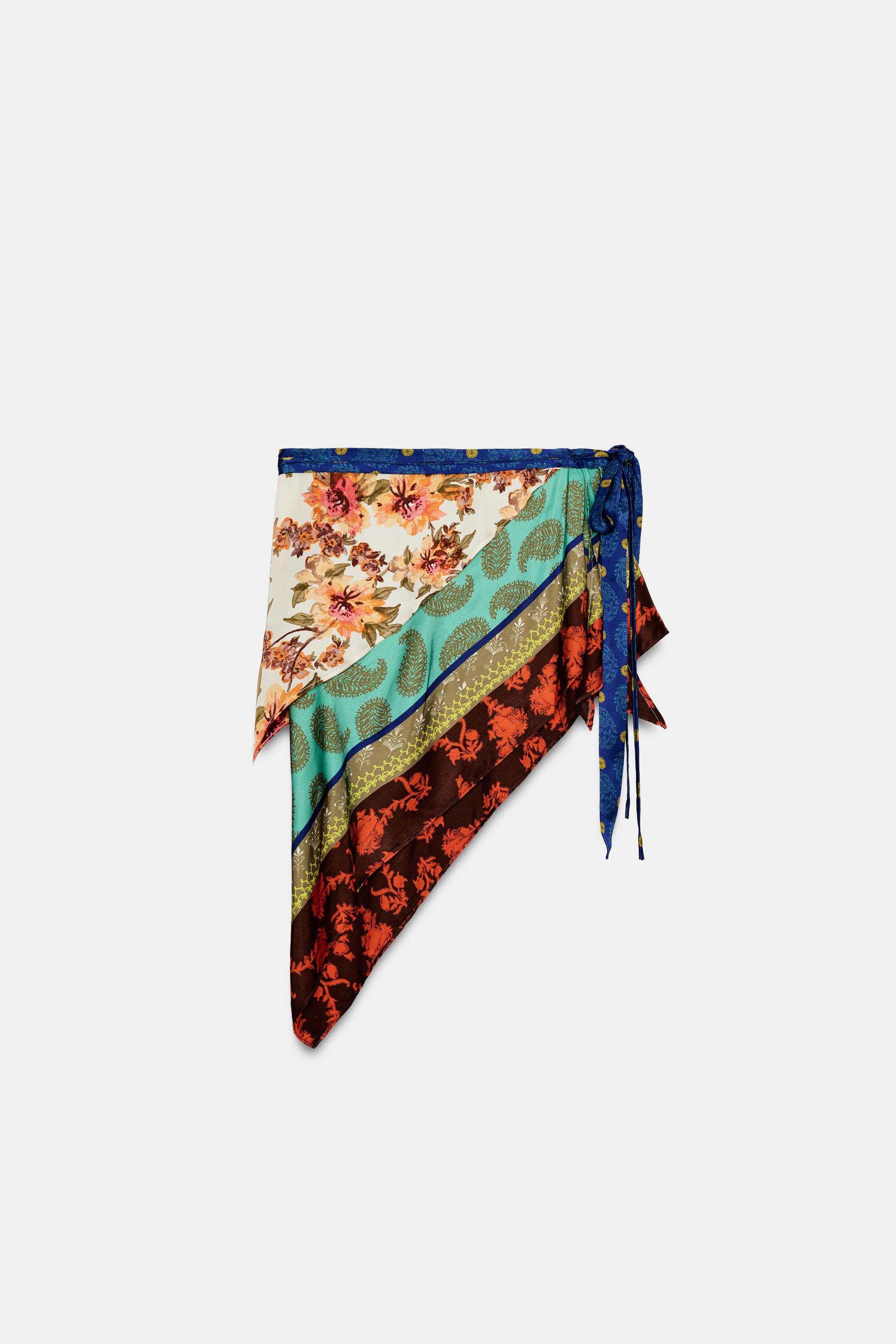 PRINTED REVERSIBLE WRAP TOP