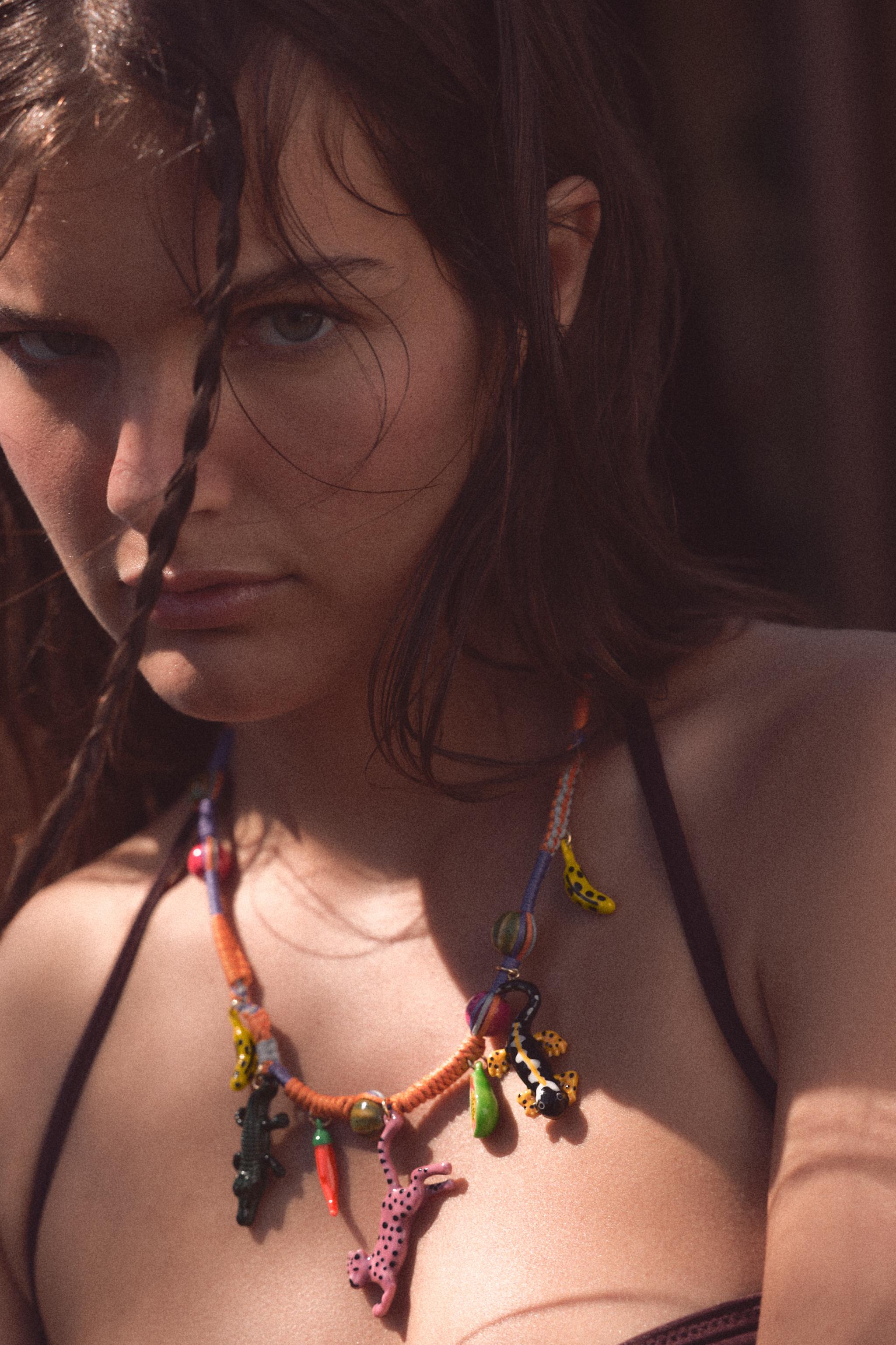 Женские аксессуары Zara CROCODILE CHARM CORD NECKLACE