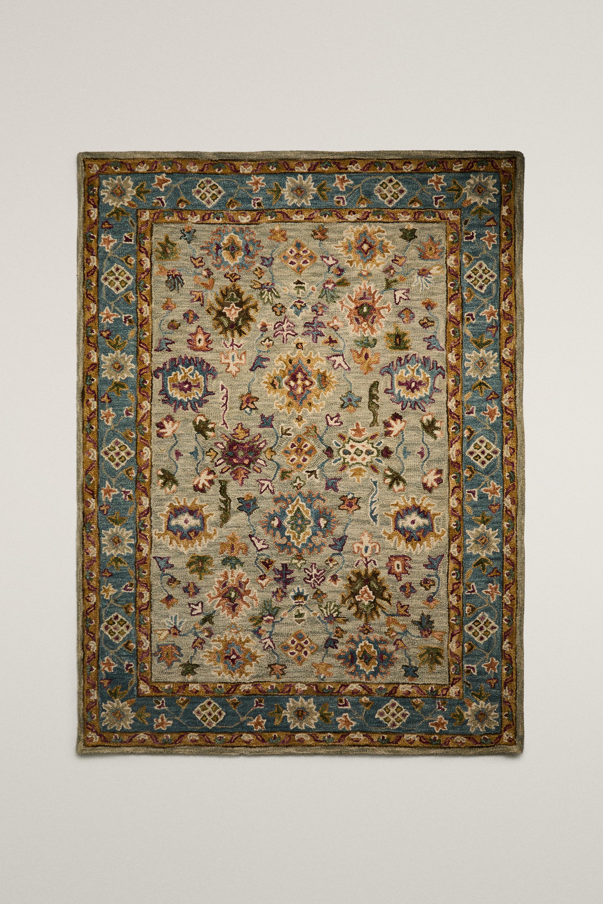 SYMMETRICAL FLORAL PRINT WOOL AREA RUG