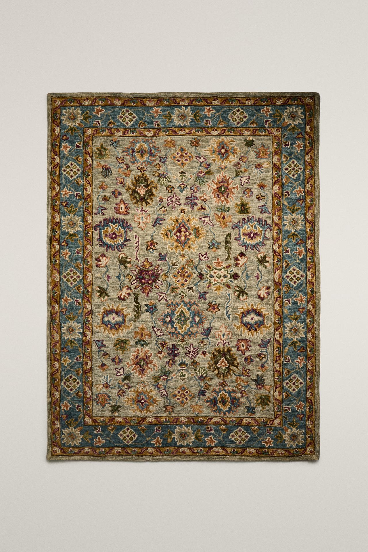 SYMMETRICAL FLORAL PRINT WOOL AREA RUG — Multicolored