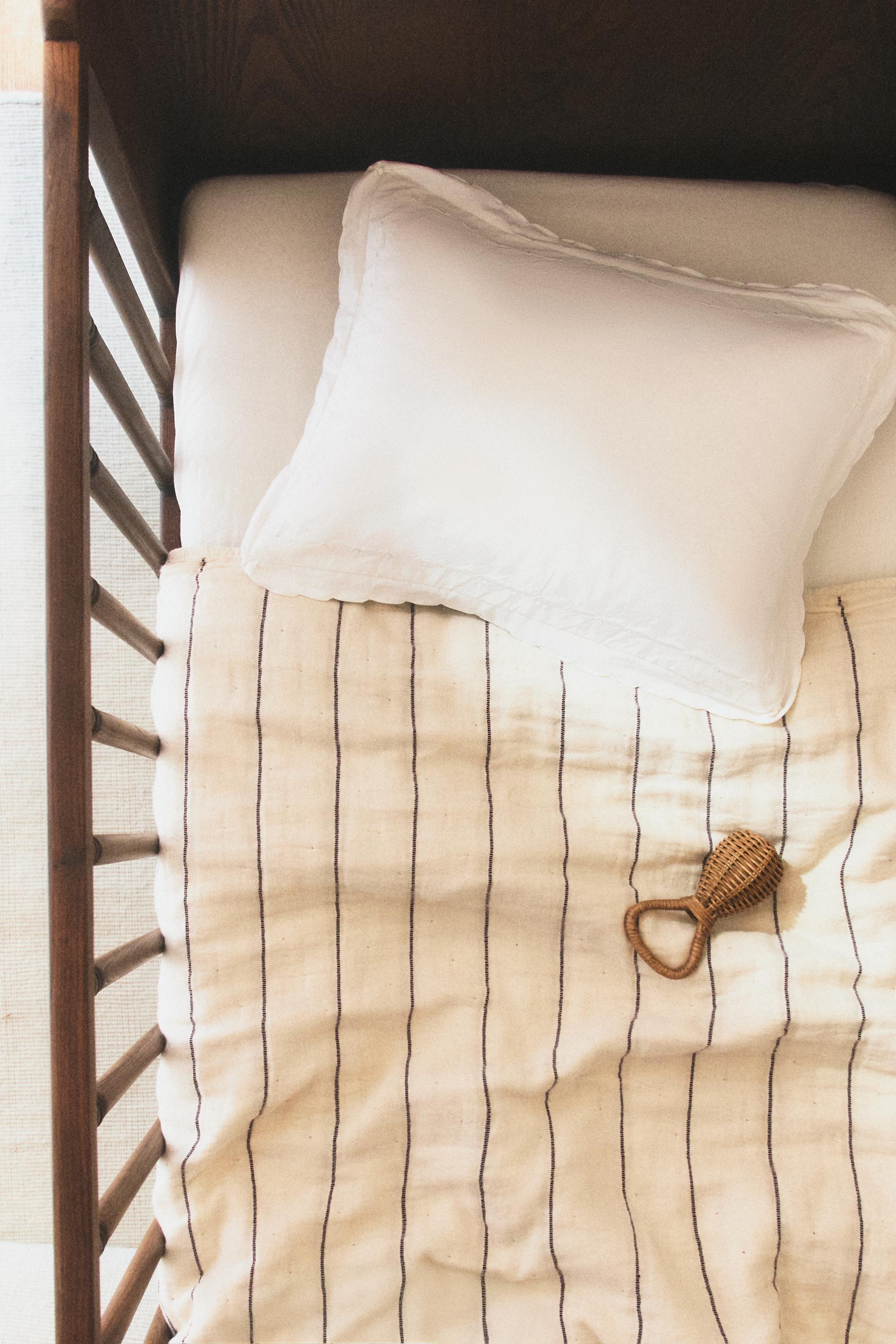 REVERSIBLE KIDS' CHECK AND STRIPE BEDSPREAD — Ecru
