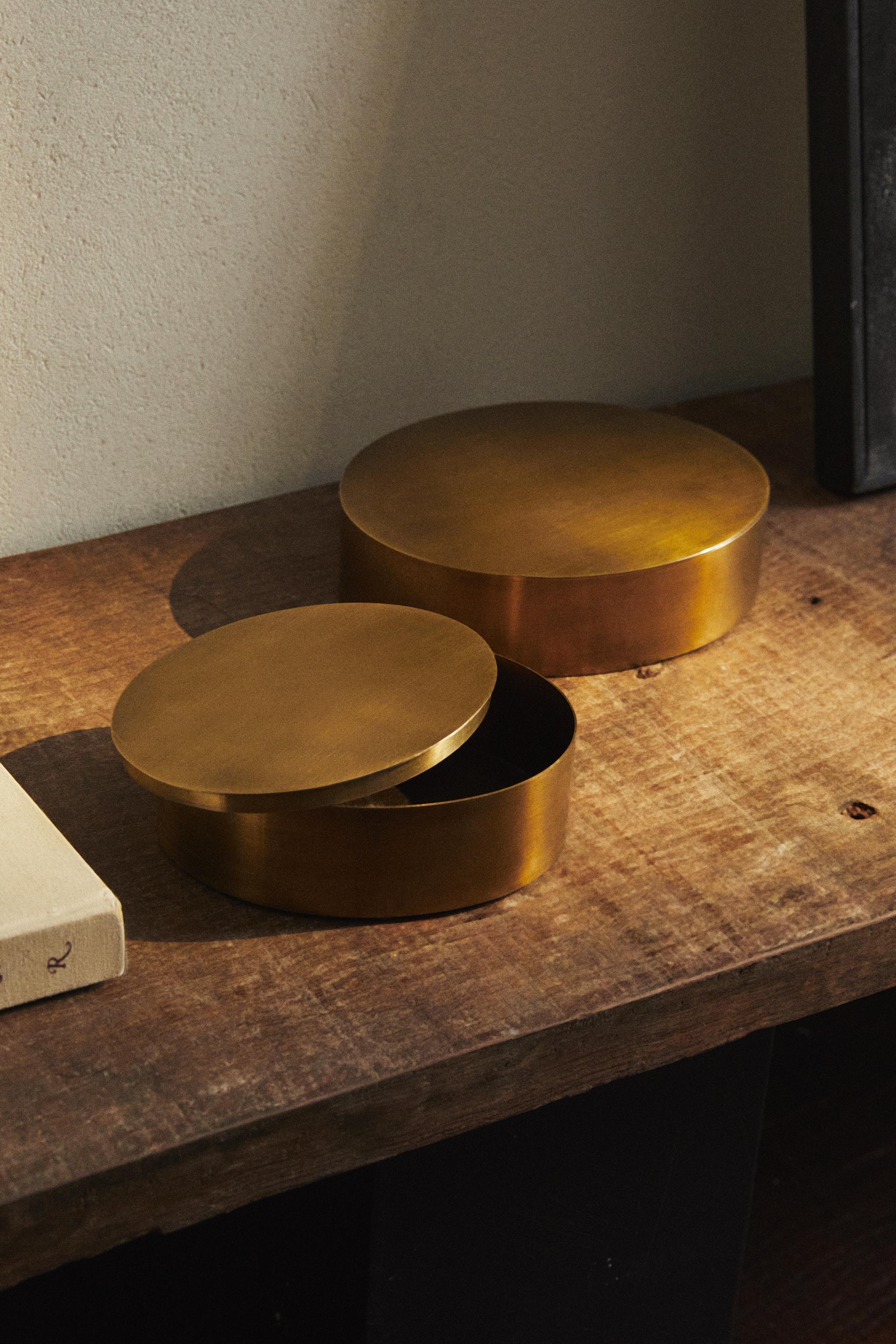 GOLD ROUND METAL BOX