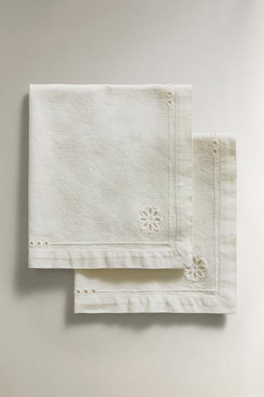 حزمة فوط مائدة بتطريز مخرم (حزمة 2 قطعة) - أبيض الخاص بـ Zara