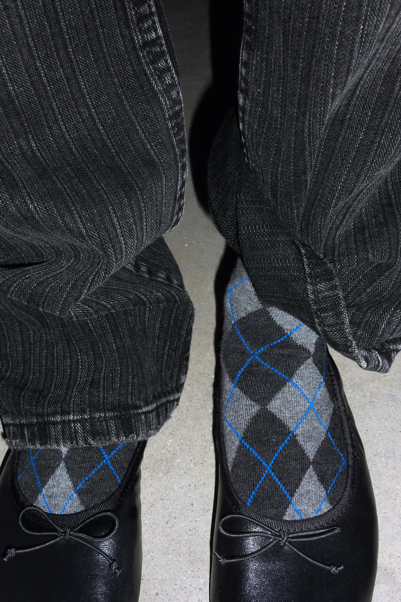 ARGYLE PATTERN SOCKS — Gray