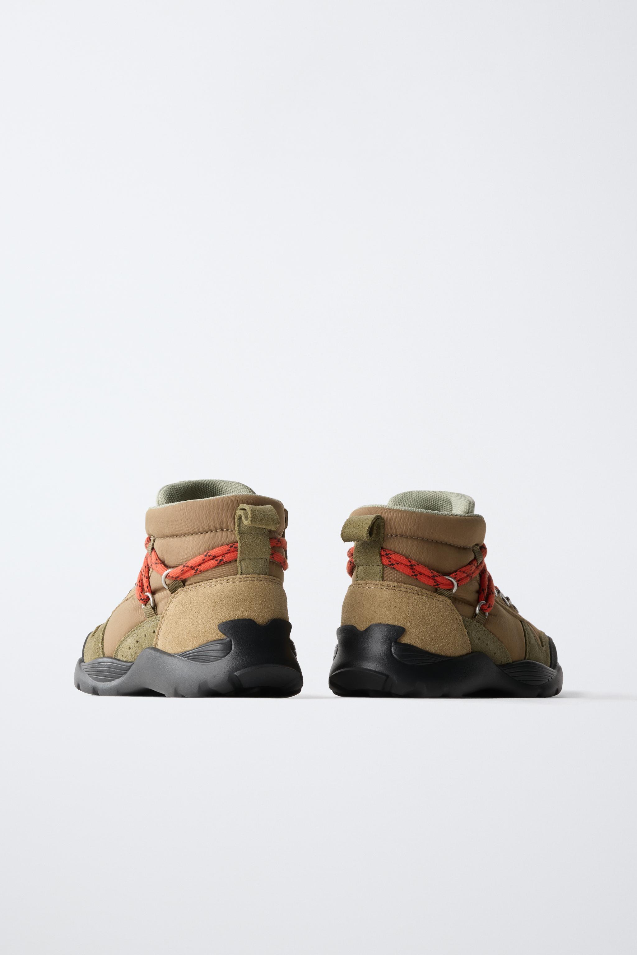 TREKKING BOOTS