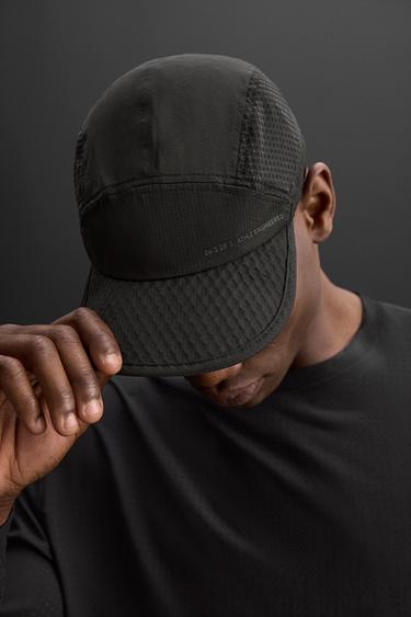 CASQUETTE TECHNIQUE PERFORÉE - Noir de Zara - Image 2