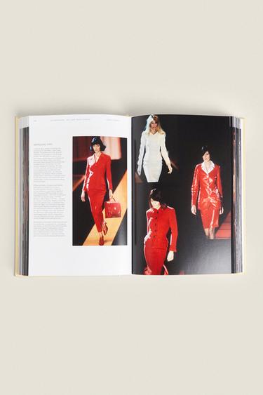 LIVRE VERSACE CATWALK - Jaune de Zara - Image 3