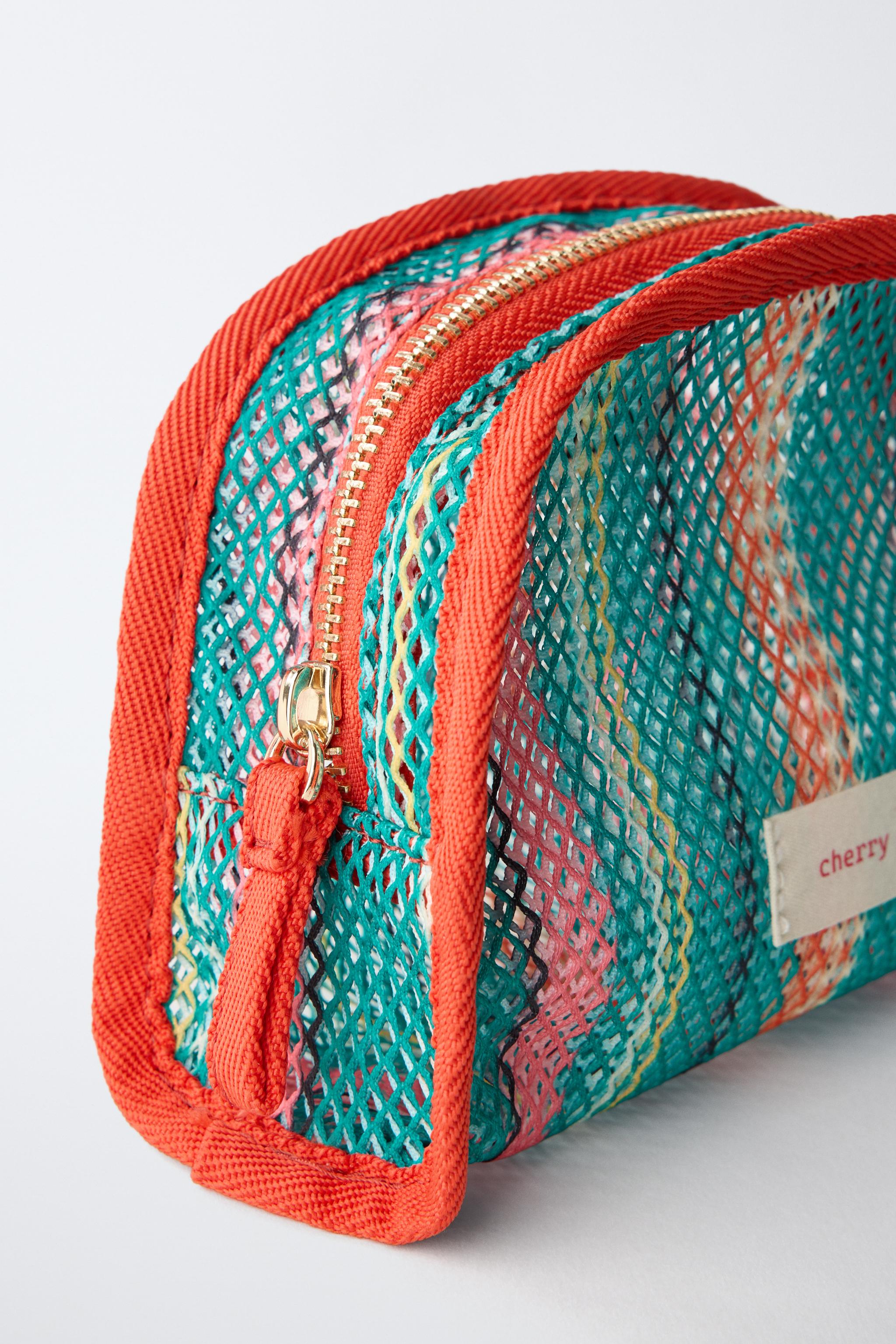 MESH TOILETRY BAG