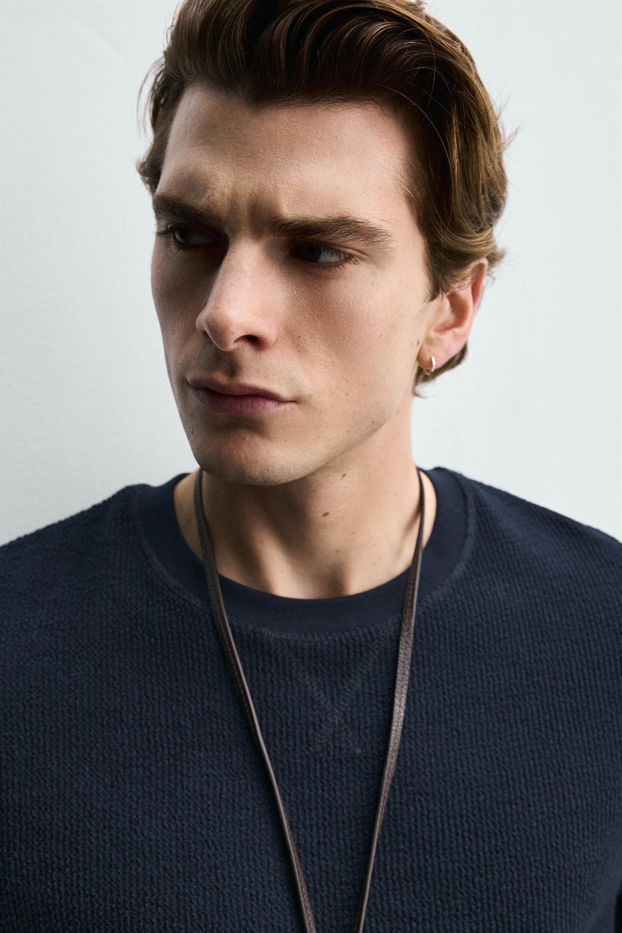 REGULAR FIT TEXTURED T-SHIRT