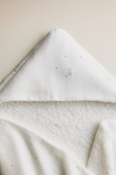 EMBROIDERED MUSLIN HOODED BABY TOWEL - Ecru by Zara