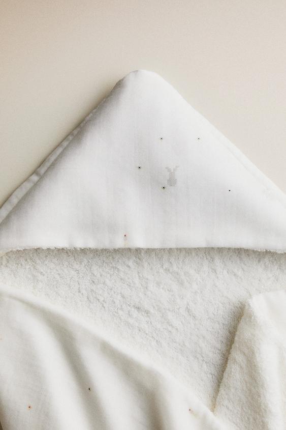 SERVIETTE DE BAIN À CAPUCHE BÉBÉ GAZE LAPINS - Écru de Zara - Image 4