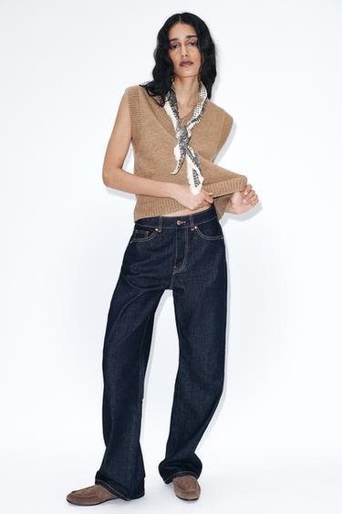 CHALECO PUNTO ESCOTE PICO - Camel medio de Zara