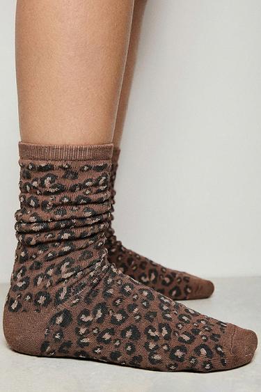 PACK DOS CALCETINES LARGOS ANIMAL PRINT - Beige claro de Zara