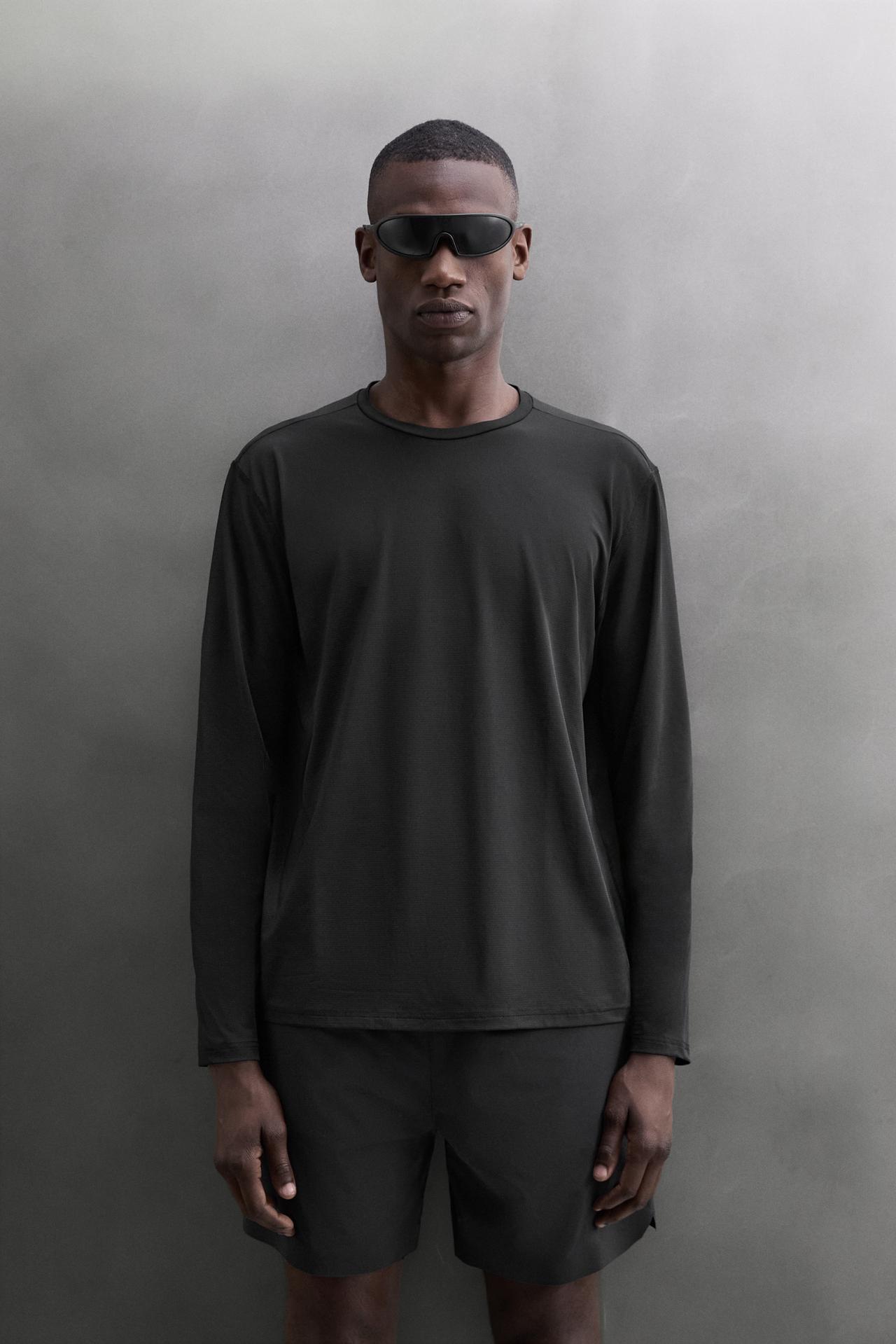 TECHNICAL LONG SLEEVE TRAINING T-SHIRT — Black