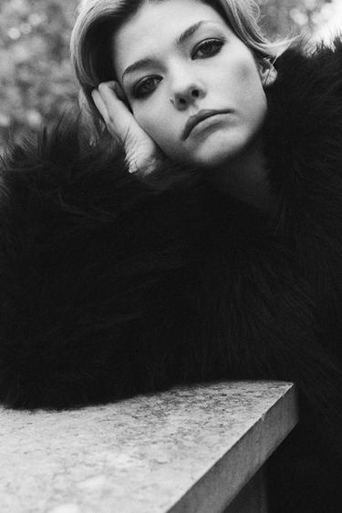 MANTEAU COURT EFFET FOURRURE - Marron de Zara