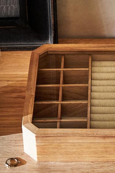 WOODEN JEWELLERY BOX - Light beige by Zara