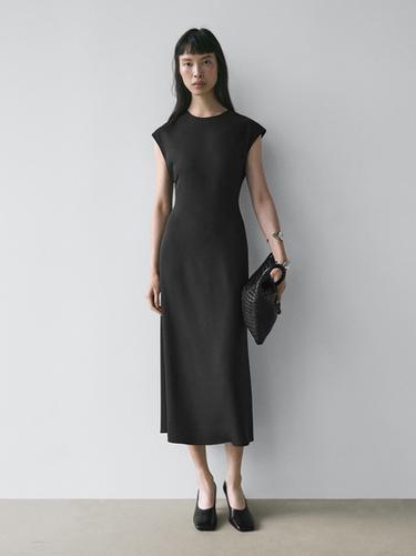 Robe fluide manches courtes - Noir de Zara
