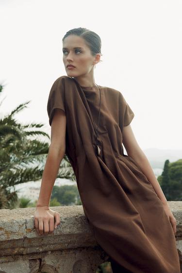 VESTIDO MIDI PLIEGUES ZW COLLECTION - Marrón de Zara
