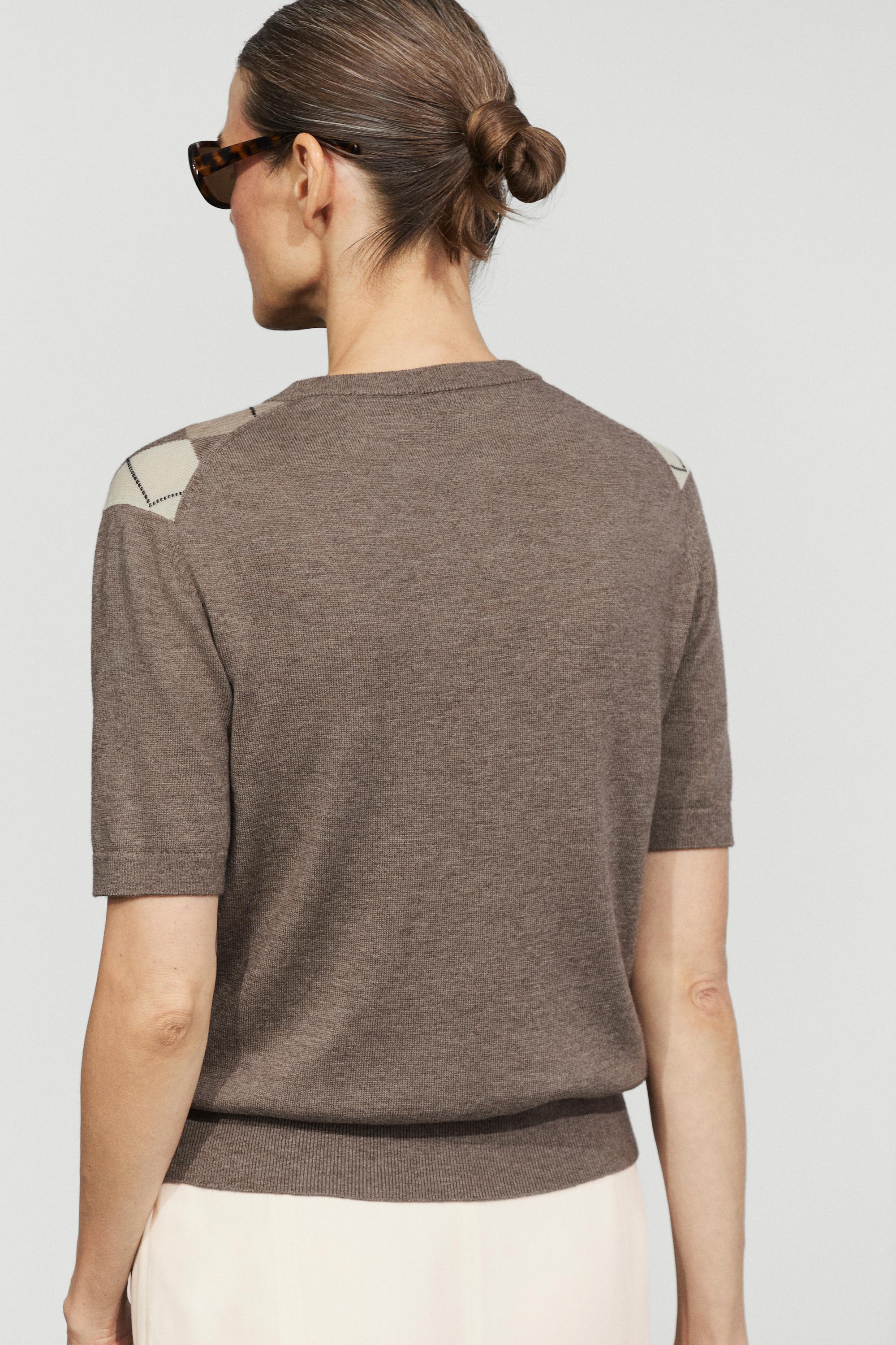 Short sleeve diamond-pattern sweater