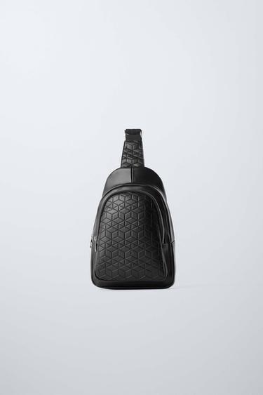 エンボス加工クロスボディバックパックブラックZaraのエンボス加工クロスボディバックパック - ブラック 