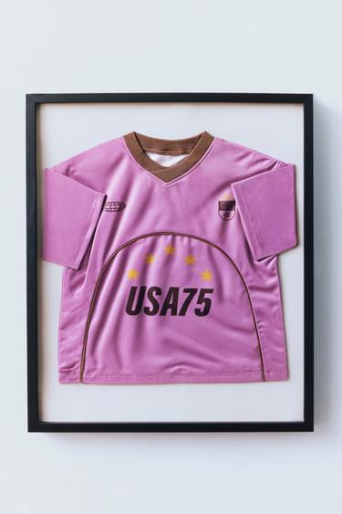 CAMISETA FÚTBOL TEXTO - Malva oscuro de Zara