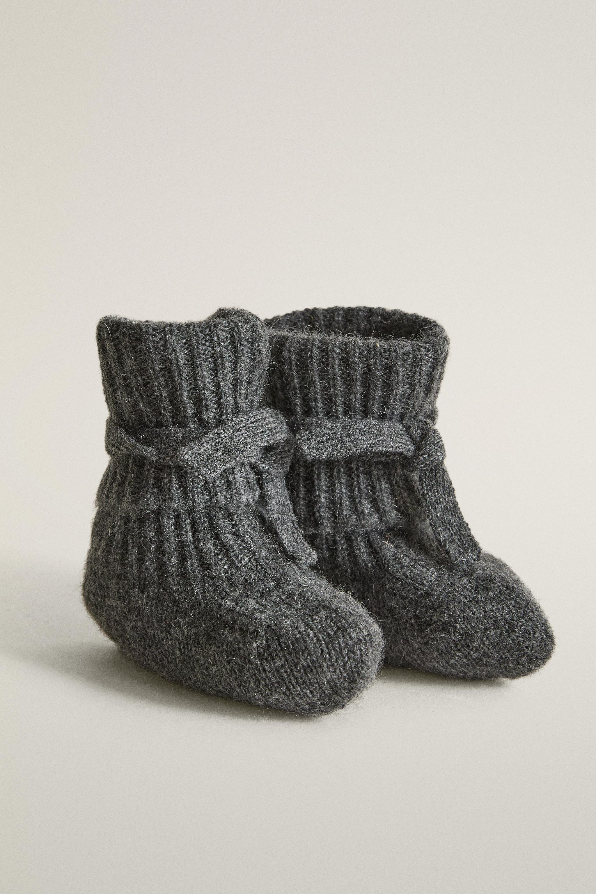 CASHMERE CABLE-KNIT BABY BOOTIES