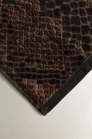 PACK OF ANIMAL PRINT VELOUR HAND TOWELS (PACK OF 3) - Brown by Zara - Image 2