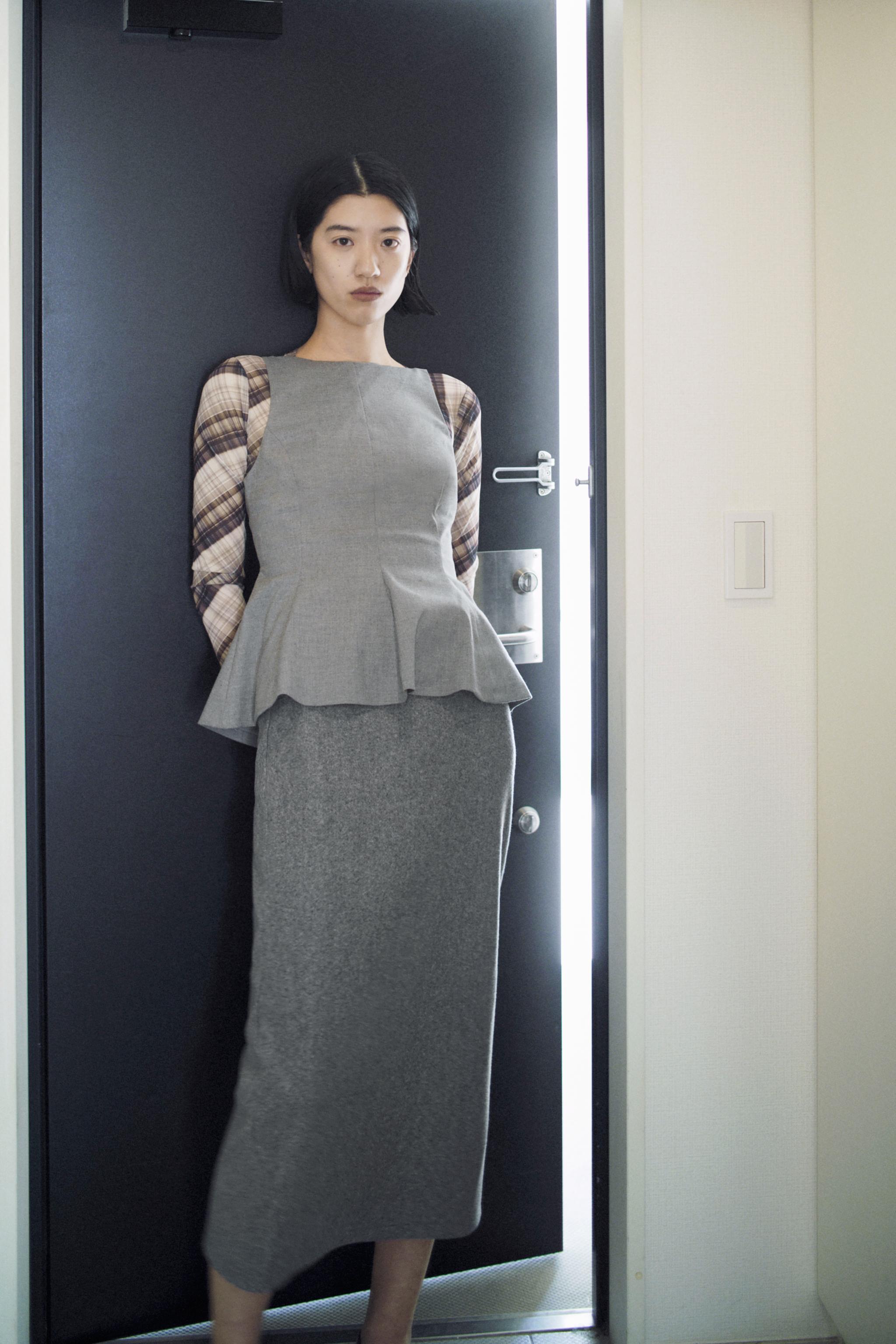 【新品タグ付き】 ZARA ザラ リボンペプラムトップス XS タグ付き新品 ZARA リボンペプラムトップス ブラック XS｜Yahoo