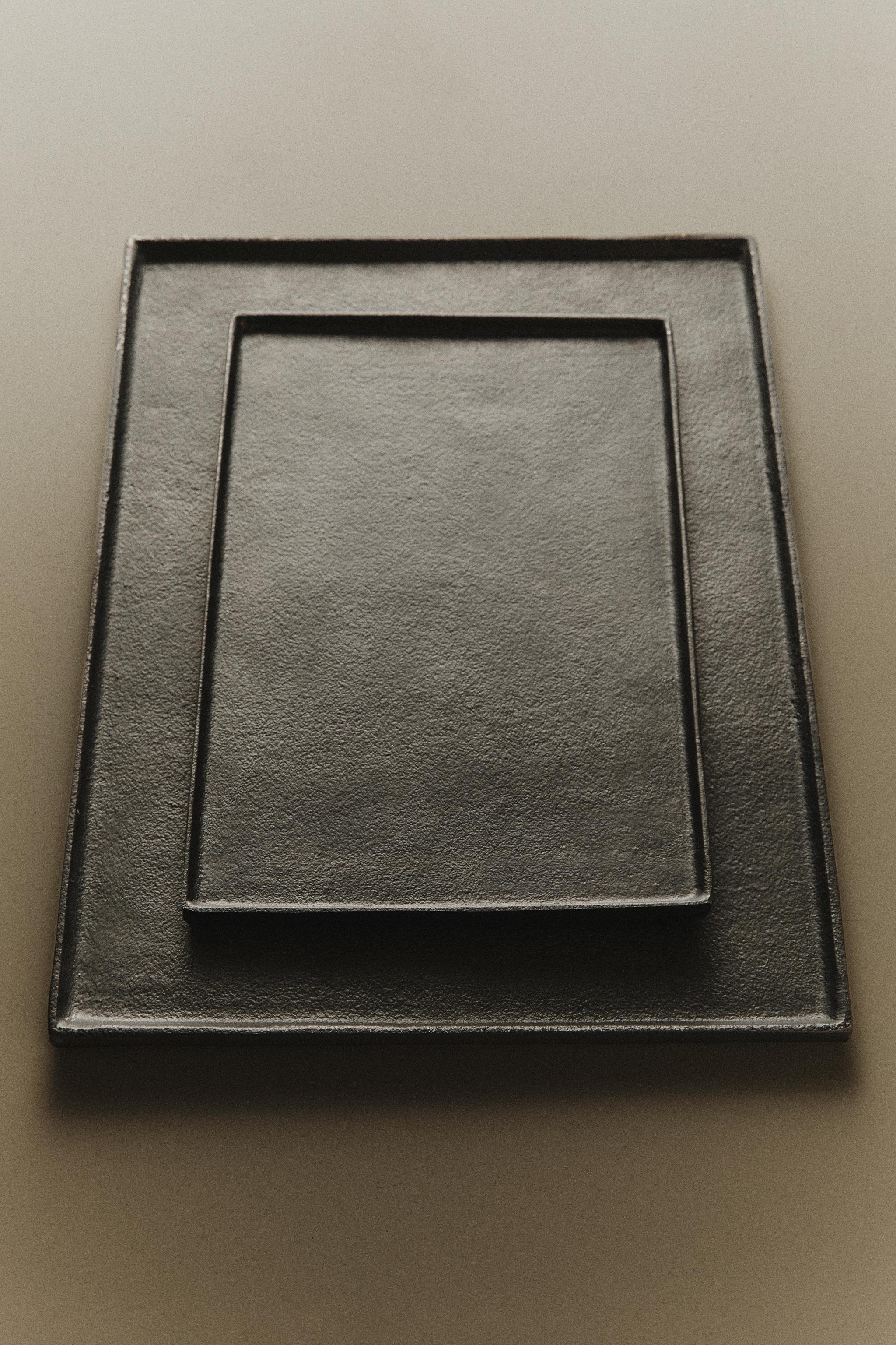 PLATEAU MÉTAL DÉCORATIF