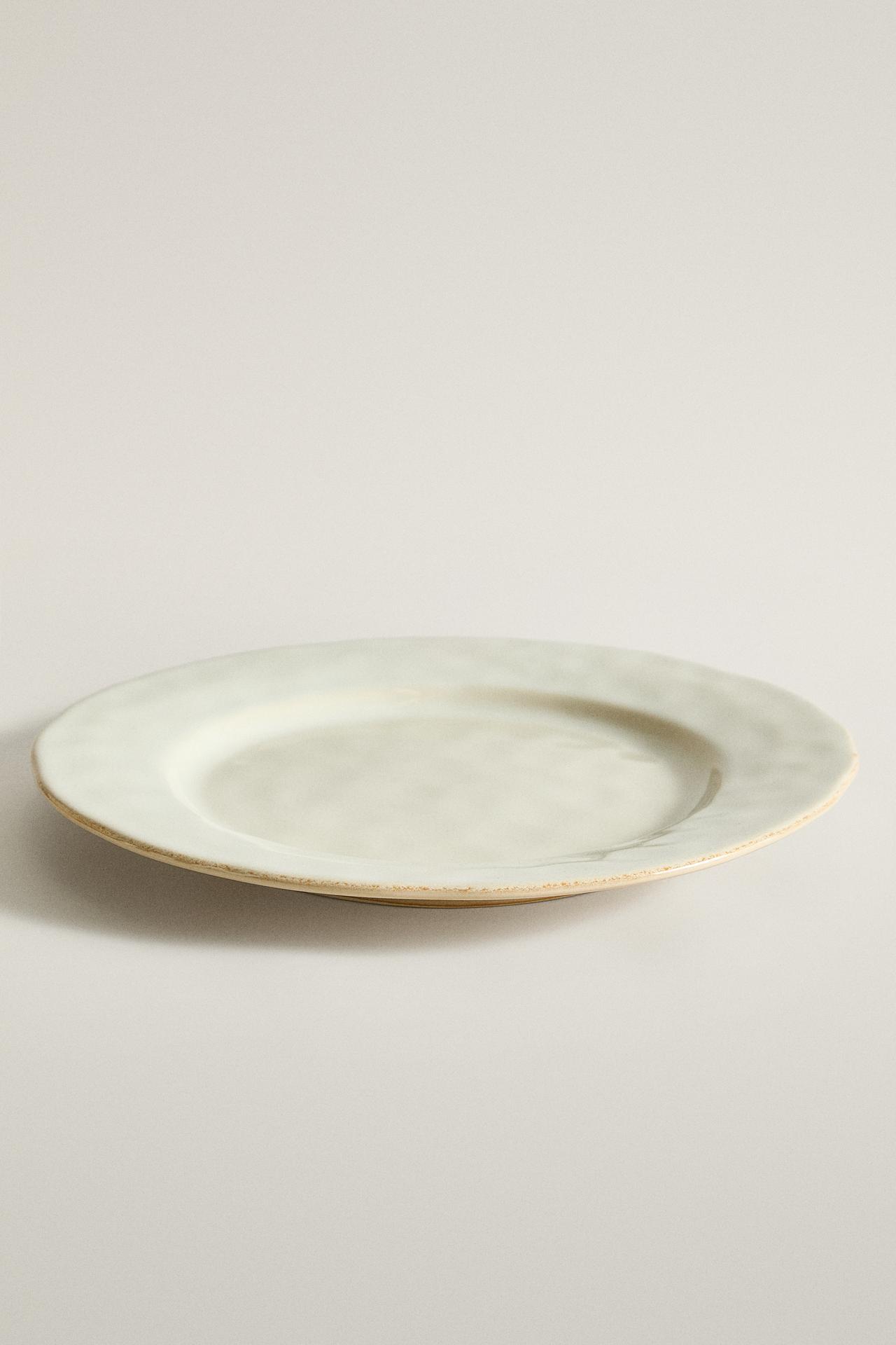 IRREGULAR EDGE STONEWARE DINNER PLATE — Cream