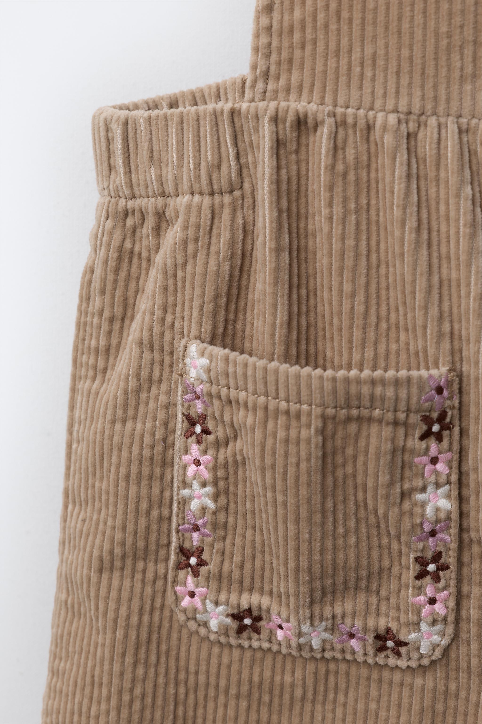 SALOPETTE EN VELOURS CÔTELÉ À BRODERIE FLEURIE