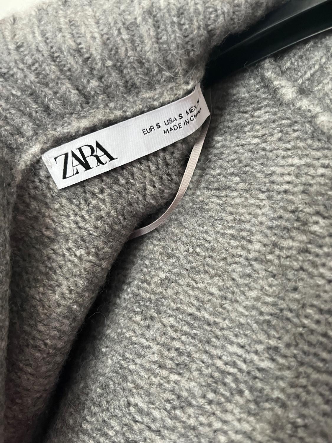 KNIT SWEATER WITH BACK BUTTONS - Image 3