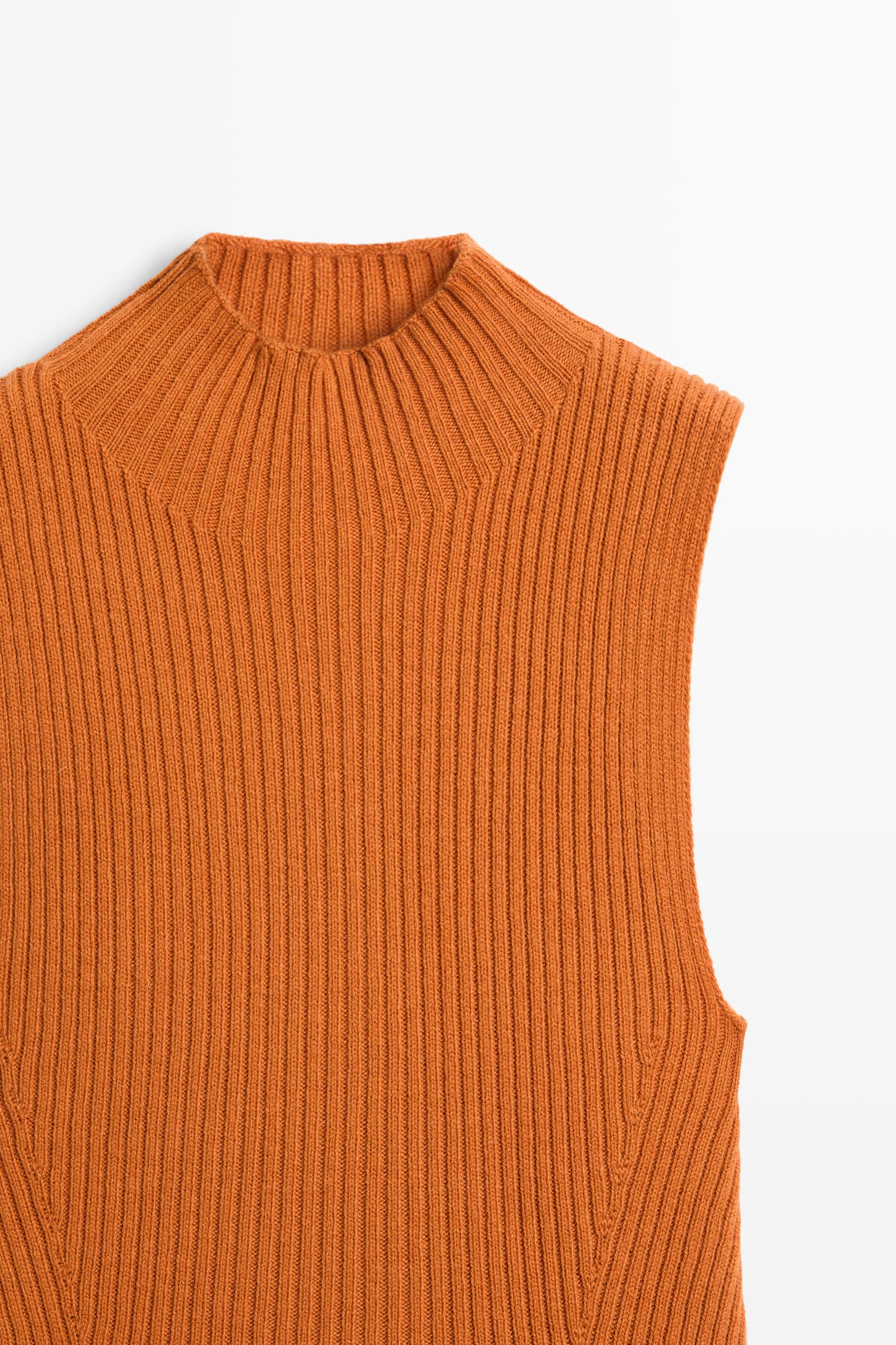 Ribbed turtleneck knit top