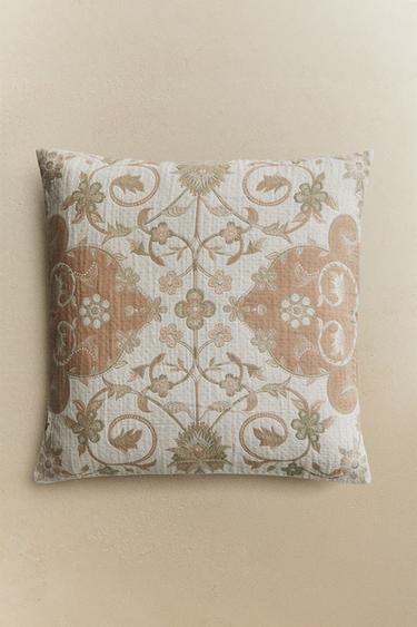 غلاف وسادة جاكار - بني الخاص بـ Zara