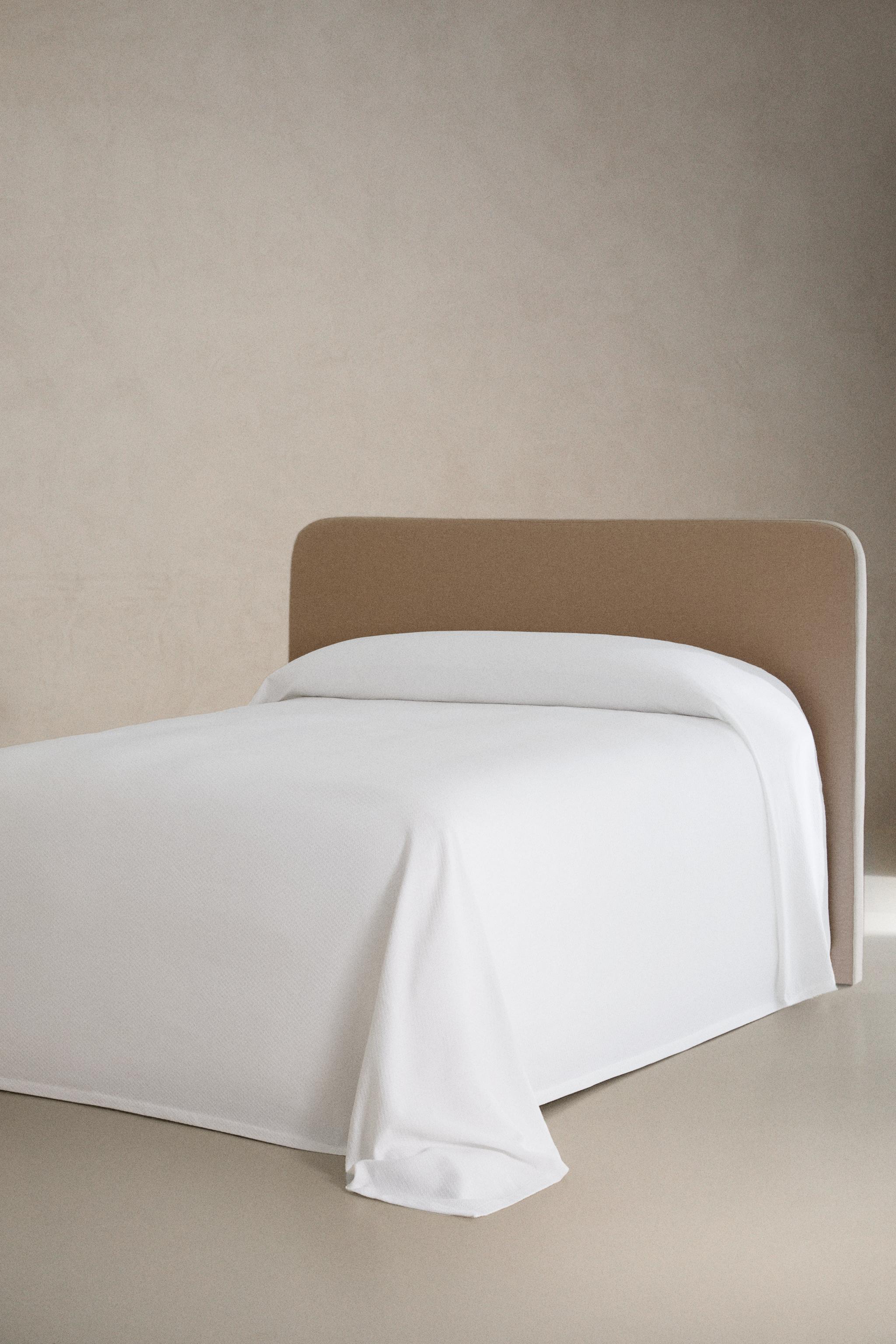 EMBOSSED COTTON BEDSPREAD — White