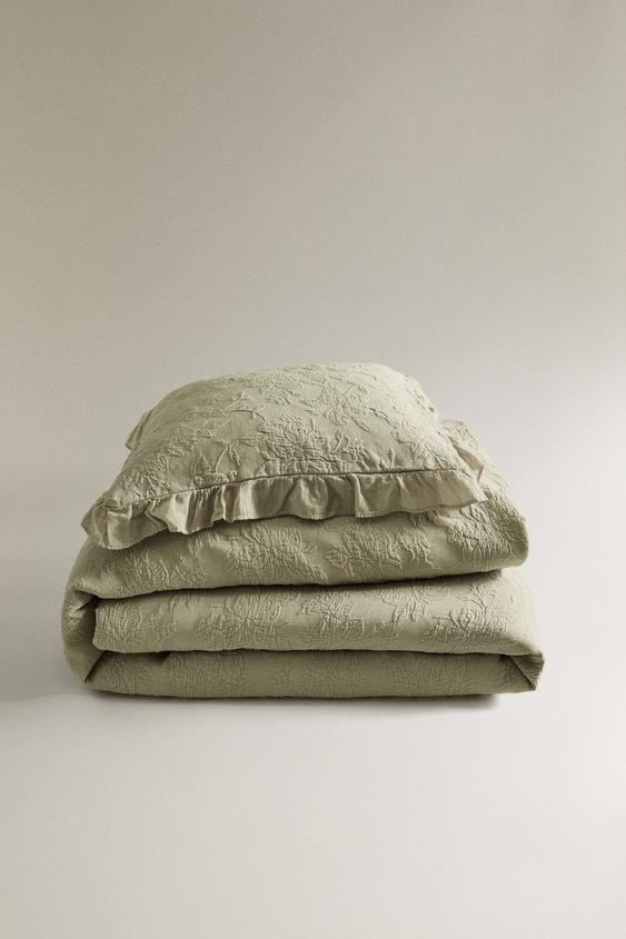 COLCHA COM JACQUARD E BABADO - Verde da Zara - Imagem 0