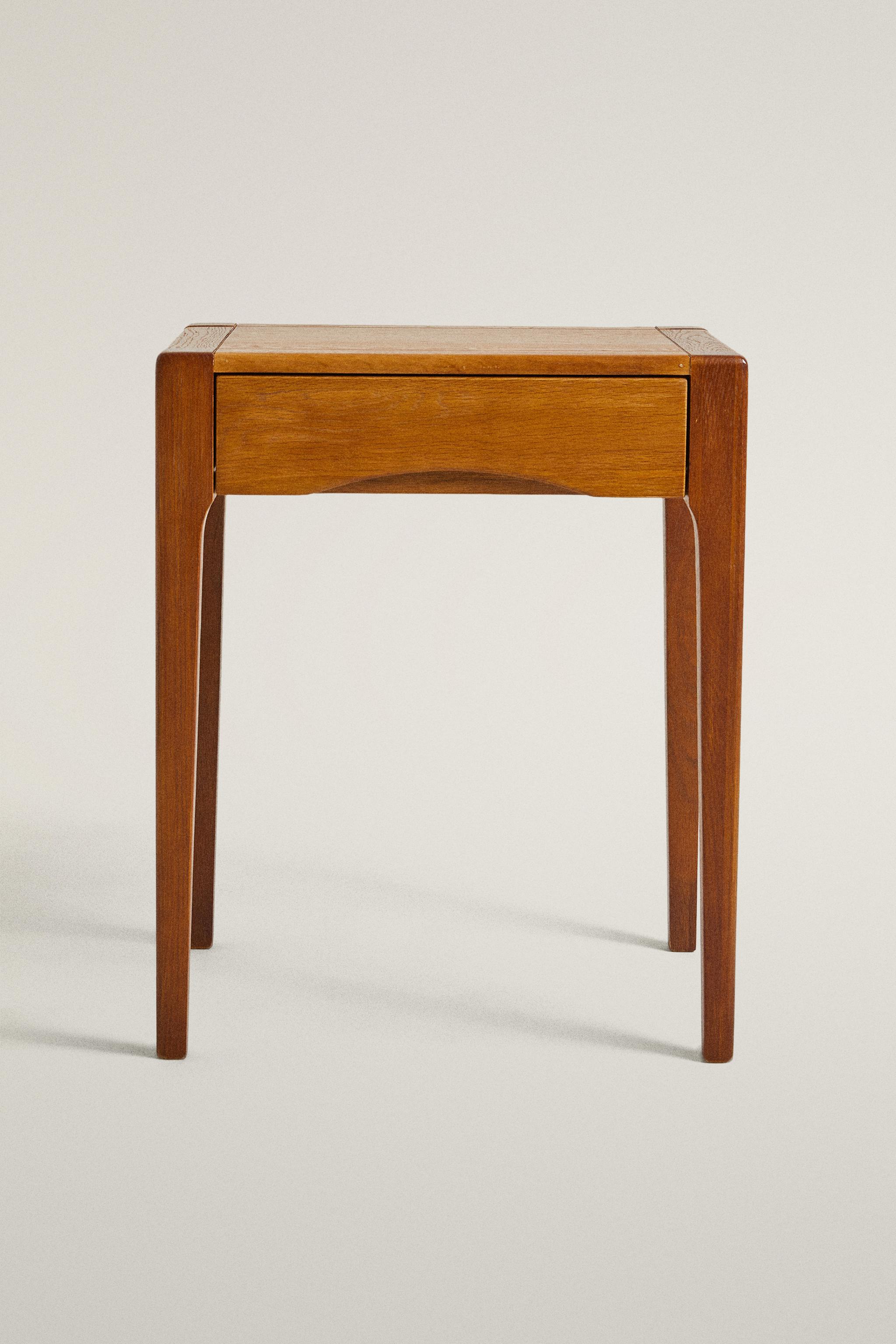 OAK BEDSIDE TABLE WITH DRAWER