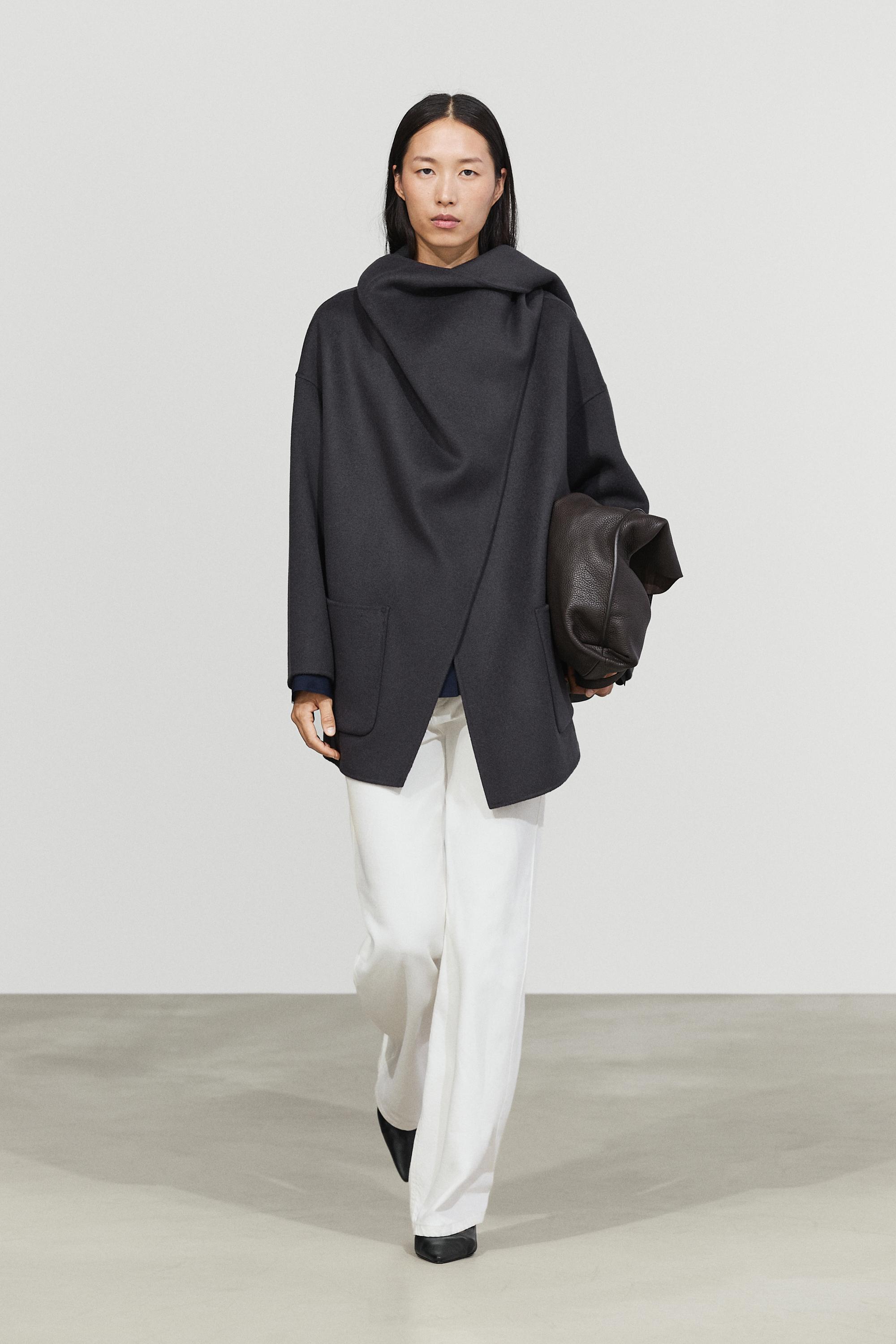 Manteau mi-long avec écharpe