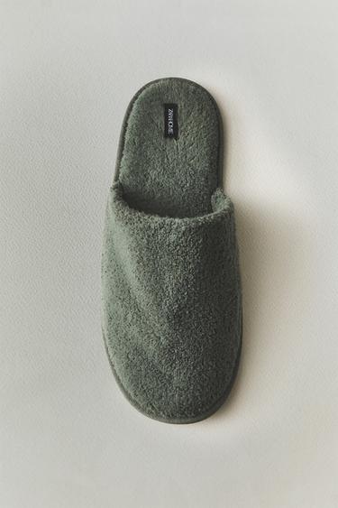 CHAUSSONS SERVIETTE DE BAIN - Vert kaki de Zara