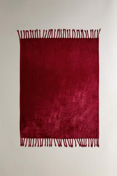 FLEECE THROW WITH FRINGING - Red by Zara