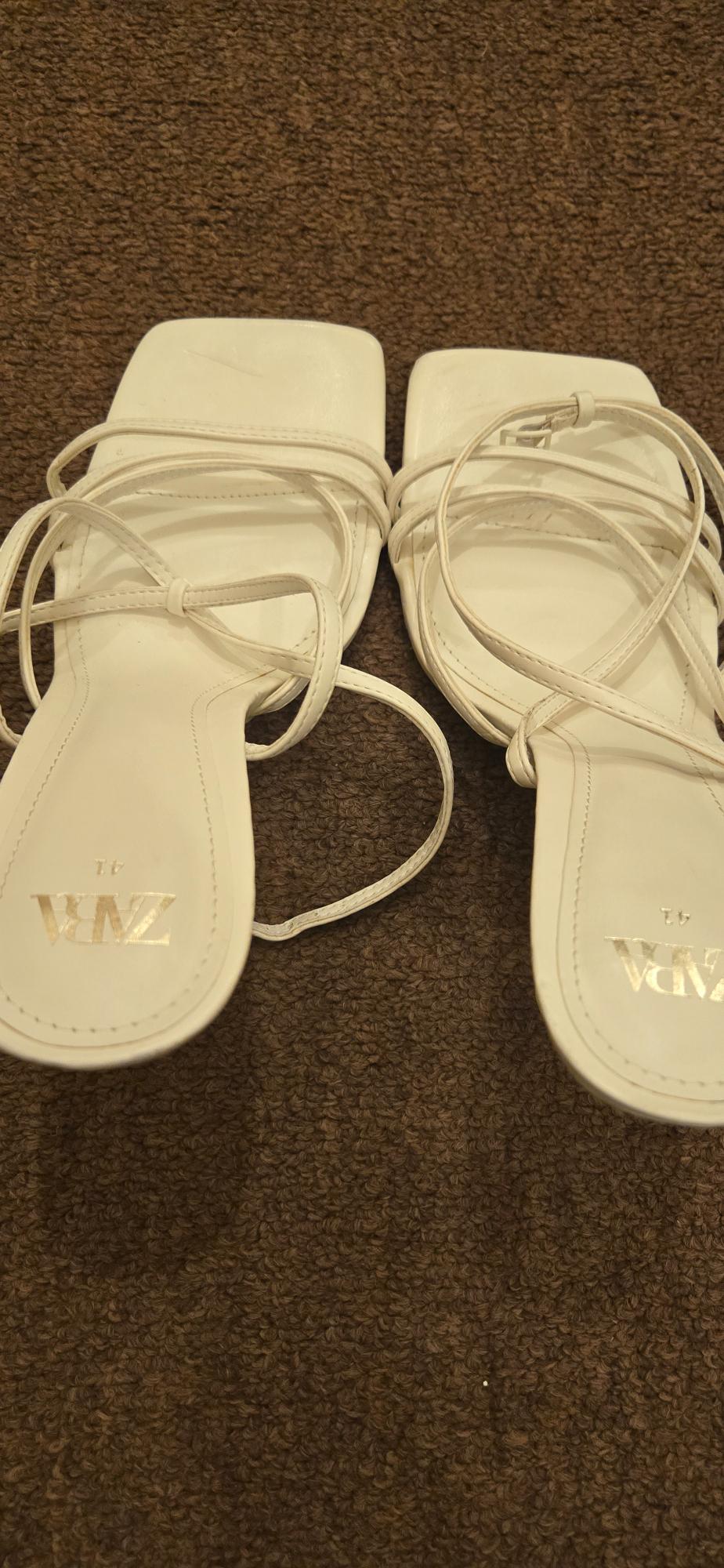 WHITE HEELS - Image 3