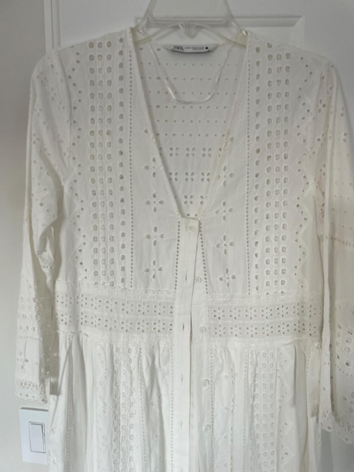 VESTIDO BORDADOS PERFORADOS - Image 2
