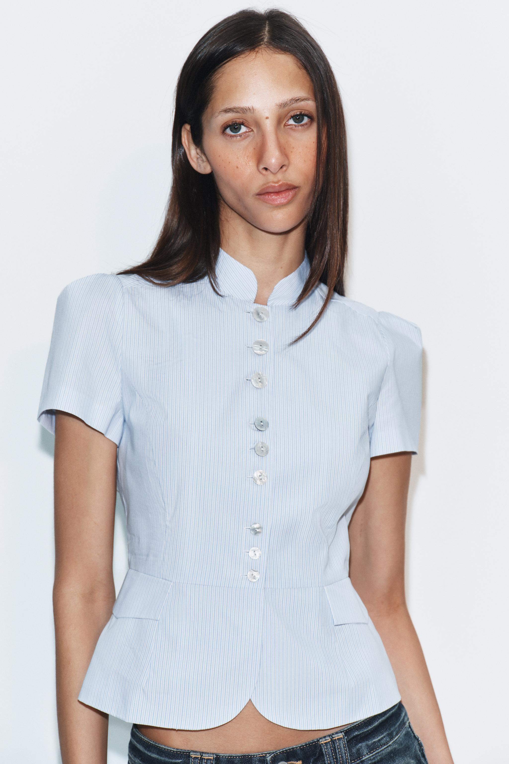 SHORT SLEEVE BUTTON-FRONT TOP